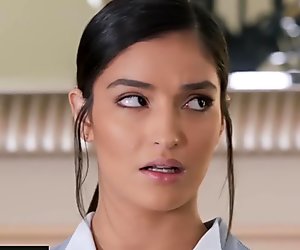 Sımka Milf (Orta Yaşlı Kadin) Hindistan Yaz, GENÇ Abeten Hizmetçi Emily - Twistys Yapmasını Sağlıyor